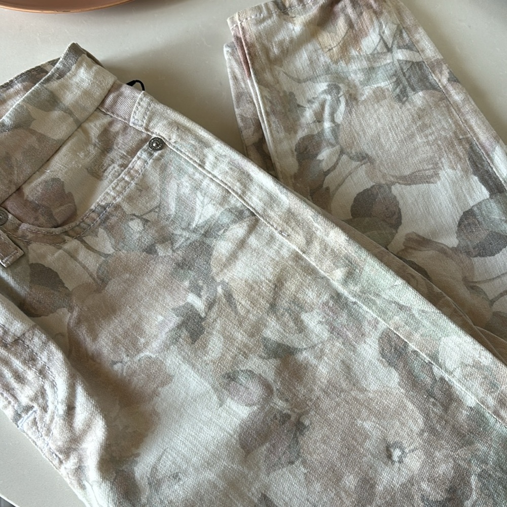♥️… 7 FOR ALL MANKIND ROMANTIC Soft Floral Skinny JEANS